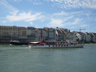 Basel river rhine, vinneve photo1
